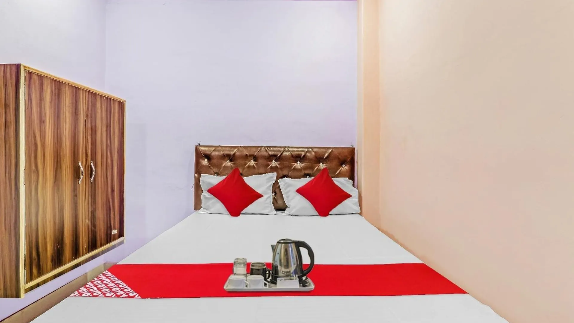 ורנאסי Super Oyo Flagship Hotel Sadguru & Family Restaurant 3*,  הודו